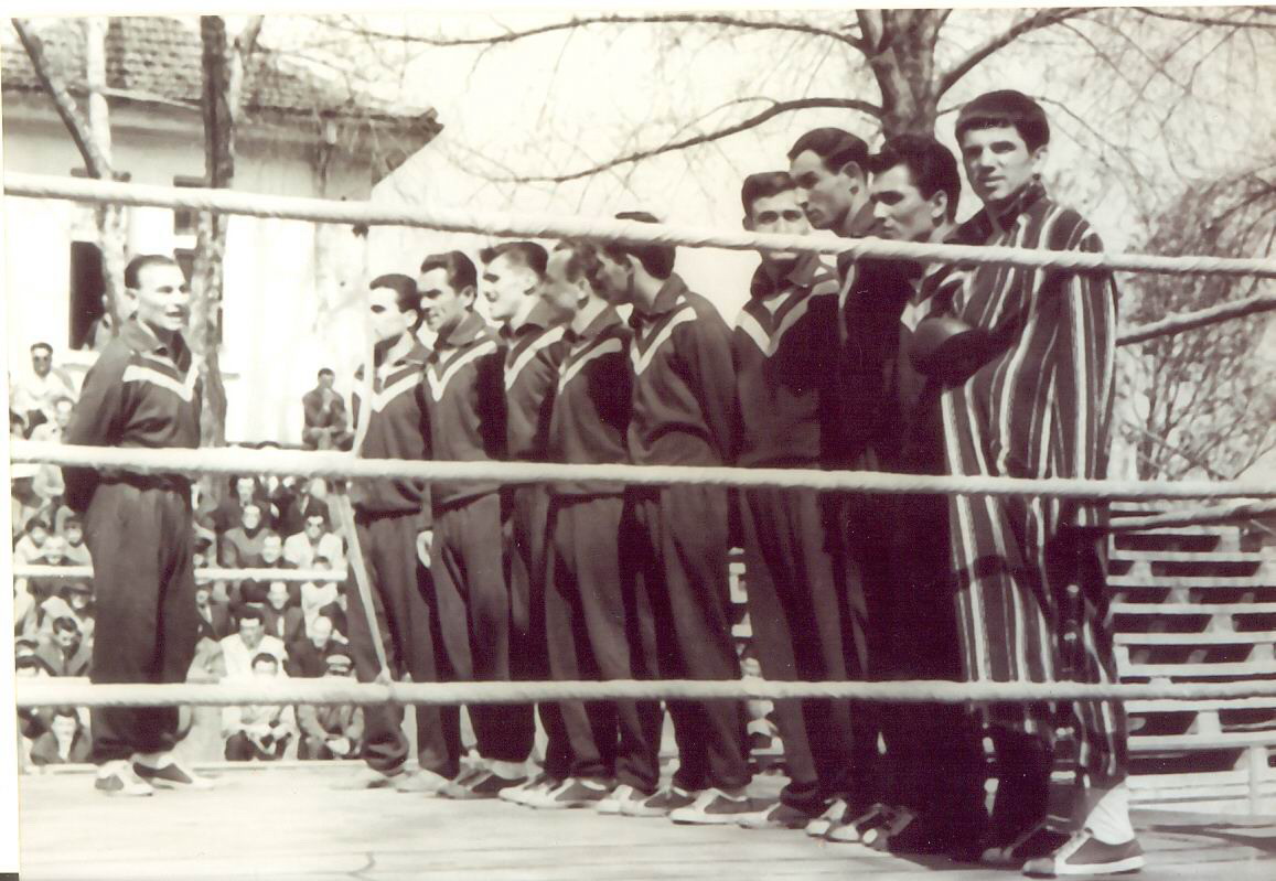 1958 ekipa bk radnicki na svom stadionu