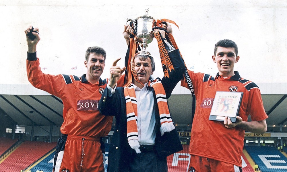 1994 PIC OF CRAIG BREWSTER, IVAN GOLAC, GORDAN PETRIC WITH SCOTTISH CUP